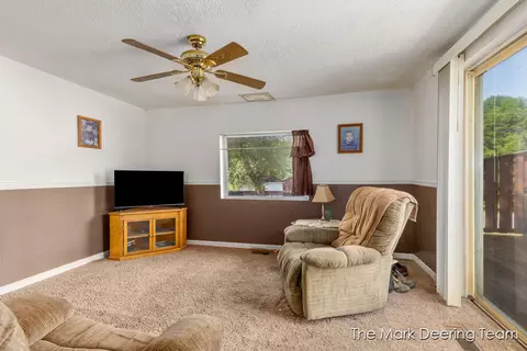 Living - 522 Ionia St, Belding, MI 48809 photo 2 of 4
