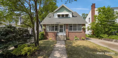 1229 Dickinson St SE, Grand Rapids, MI 49507