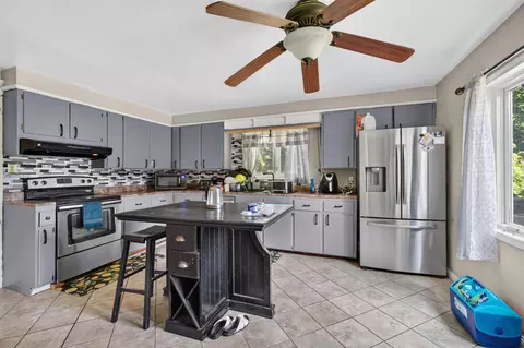 Kitchen - 2807 Mccain Rd, Jackson, MI 49203 photo 3 of 4