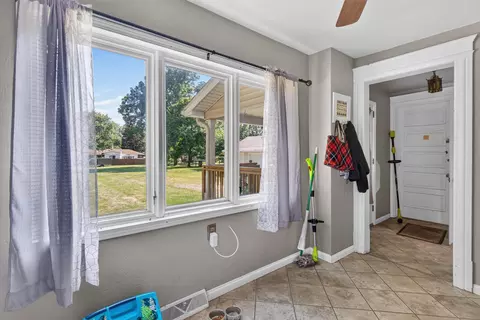 Entry Way - 2807 Mccain Rd, Jackson, MI 49203 photo 4 of 6