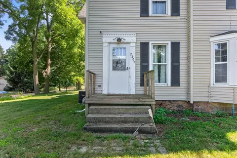 Exterior - 2807 Mccain Rd, Jackson, MI 49203 photo 5 of 10