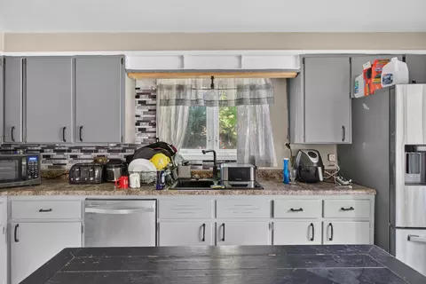 Kitchen - 2807 Mccain Rd, Jackson, MI 49203 photo 4 of 4