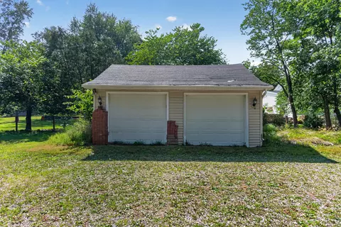 Exterior - 2807 Mccain Rd, Jackson, MI 49203 photo 7 of 10