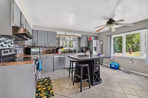 Kitchen - 2807 Mccain Rd, Jackson, MI 49203 photo 2 of 4