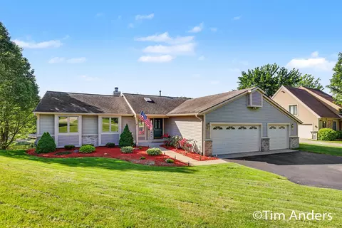 6090 Arroyo Vista Dr NE, Rockford, MI 49341