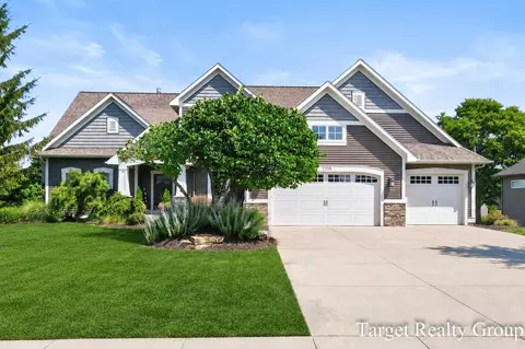 1705 N Bay Dr, Hudsonville, MI 49426