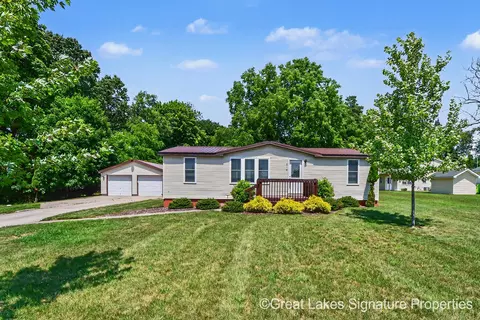 618 E Benton St, Greenville, MI 48838