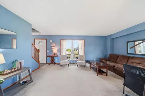 Living - 11329 Rosemary Ln, Munith, MI 49259 photo 2 of 3