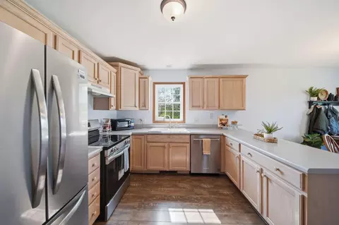 Kitchen - 11329 Rosemary Ln, Munith, MI 49259 photo 2 of 4