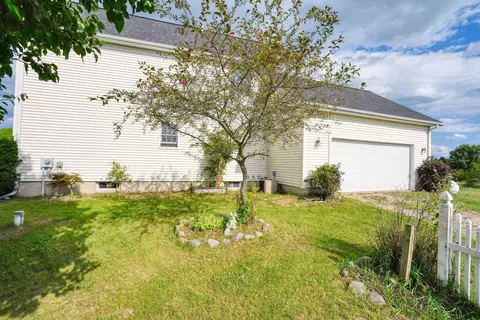 Exterior - 11329 Rosemary Ln, Munith, MI 49259 photo 6 of 26