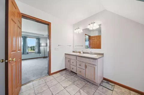 Bath - 11329 Rosemary Ln, Munith, MI 49259 photo 5 of 6