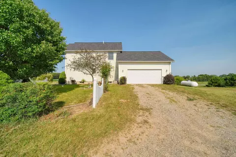 Exterior - 11329 Rosemary Ln, Munith, MI 49259 photo 13 of 26