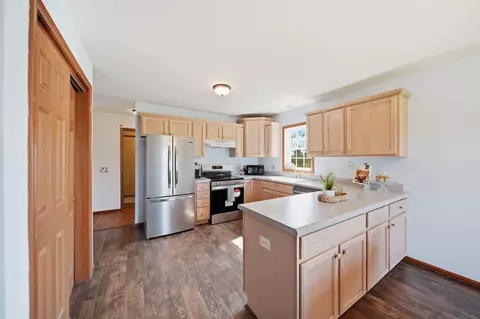 Kitchen - 11329 Rosemary Ln, Munith, MI 49259 photo 3 of 4