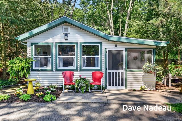 3581 65th St, Saugatuck, MI 49453