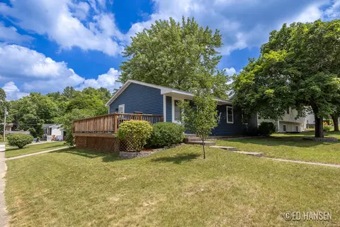 138 Lincoln Ct, Rockford, MI 49341