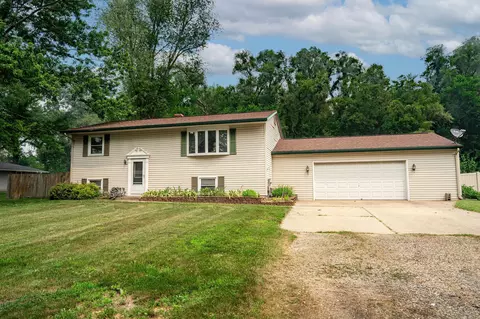 1371 Hazelwood Dr, Plainwell, MI 49080