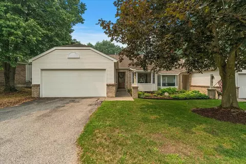 77 Skyline Cir NW, Grand Rapids, MI 49504
