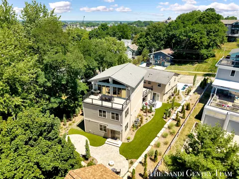 215 S 1st St, Grand Haven, MI 49417
