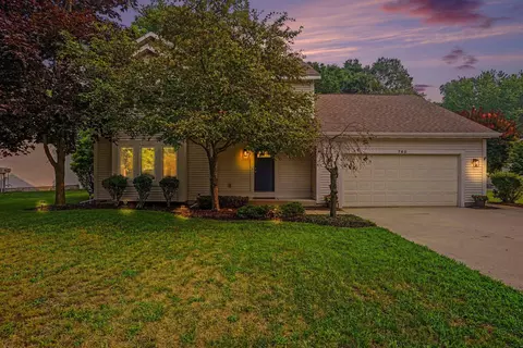 760 Brookridge Dr, Norton Shores, MI 49441