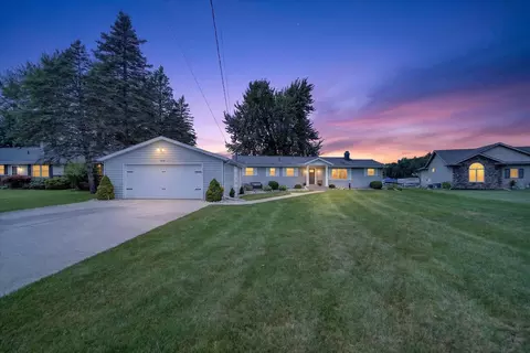 600 Acorn Trl, Horton, MI 49246