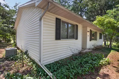 Exterior - 2367 Loomis Rd, Jackson, MI 49201 photo 9 of 11