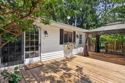 Exterior - 2367 Loomis Rd, Jackson, MI 49201 photo 3 of 11