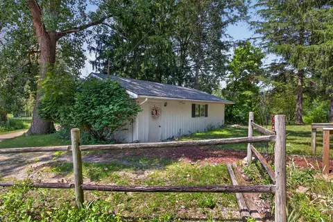 Exterior - 2367 Loomis Rd, Jackson, MI 49201 photo 6 of 11