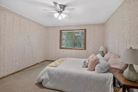 Bedroom - 2367 Loomis Rd, Jackson, MI 49201 photo 2 of 8
