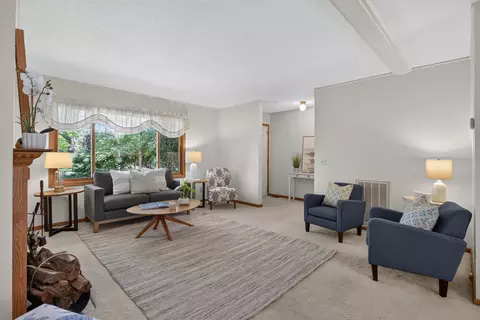 Living - 2367 Loomis Rd, Jackson, MI 49201 photo 4 of 4