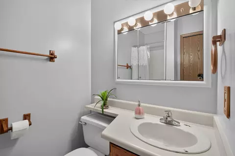 Bath - 2367 Loomis Rd, Jackson, MI 49201 photo 1 of 3