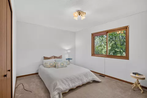 Bedroom - 2367 Loomis Rd, Jackson, MI 49201 photo 4 of 8