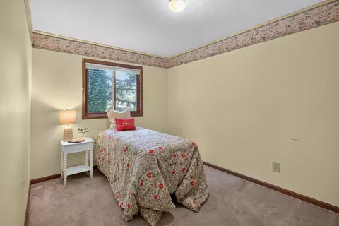 Bedroom - 2367 Loomis Rd, Jackson, MI 49201 photo 7 of 8