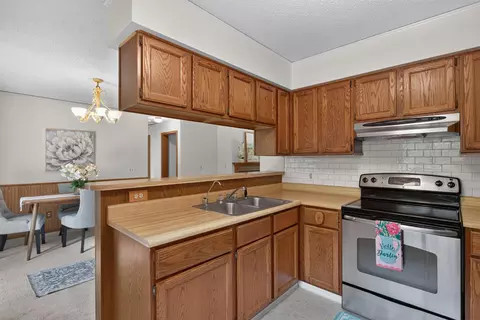 Kitchen - 2367 Loomis Rd, Jackson, MI 49201 photo 2 of 3