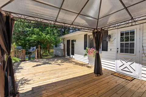 Exterior - 2367 Loomis Rd, Jackson, MI 49201 photo 4 of 11