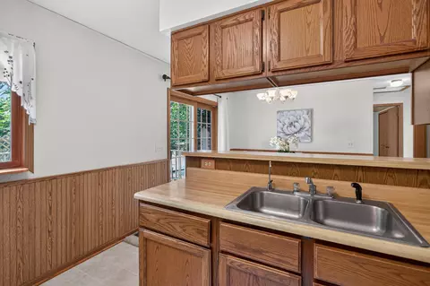 Kitchen - 2367 Loomis Rd, Jackson, MI 49201 photo 3 of 3