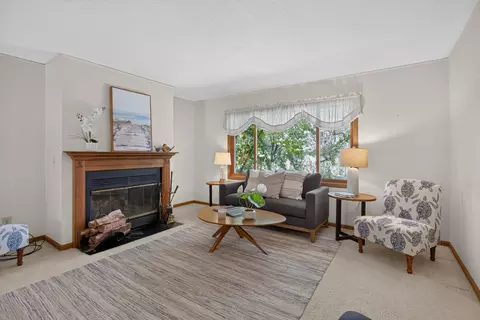 Living - 2367 Loomis Rd, Jackson, MI 49201 photo 2 of 4