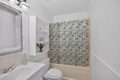 Bath - 2367 Loomis Rd, Jackson, MI 49201 photo 3 of 3