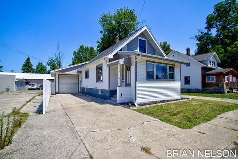 371 Lincoln St, Coopersville, MI 49404