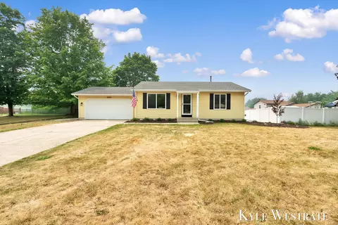 5711 Discovery Dr SE, Kentwood, MI 49508