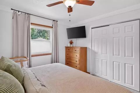 Bedroom - 2430 Kibby Rd, Jackson, MI 49203 photo 4 of 6
