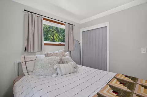 Bedroom - 2430 Kibby Rd, Jackson, MI 49203 photo 2 of 6
