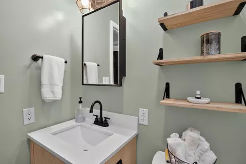 Bath - 2430 Kibby Rd, Jackson, MI 49203 photo 2 of 2