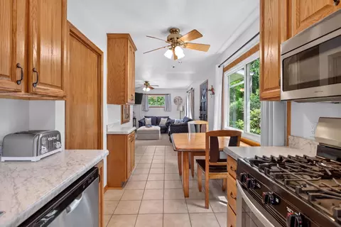 Kitchen - 2430 Kibby Rd, Jackson, MI 49203 photo 4 of 4