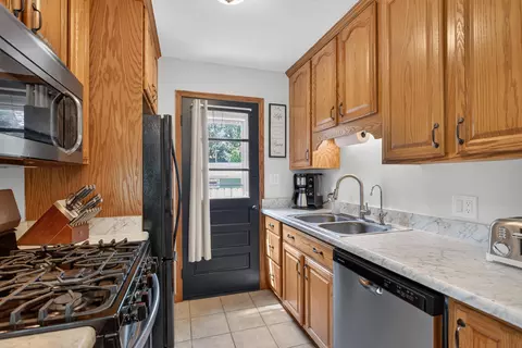 Kitchen - 2430 Kibby Rd, Jackson, MI 49203 photo 2 of 4