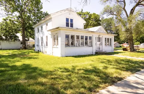 120 Union St, Lawton, MI 49065