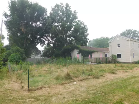 Exterior - 700 8th St, Three Rivers, MI 49093 photo 8 of 11