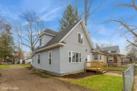 979 Lavette Ave, Benton Harbor, MI 49022 photo 2