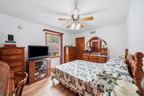 Bedroom - 14 Ackerson Lake Rd, Jackson, MI 49201 photo 5 of 6