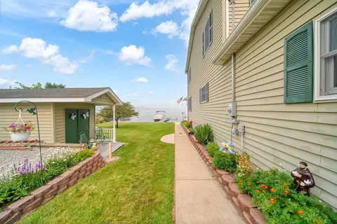 Exterior - 14 Ackerson Lake Rd, Jackson, MI 49201 photo 4 of 15