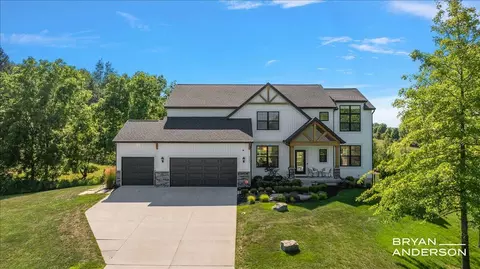 5951 Golden Hollow Dr SE, Grand Rapids, MI 49512